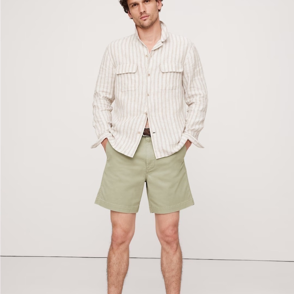 Banana Republic Lived in Chino 7” short New with tags. Men's Green Casual Shorts